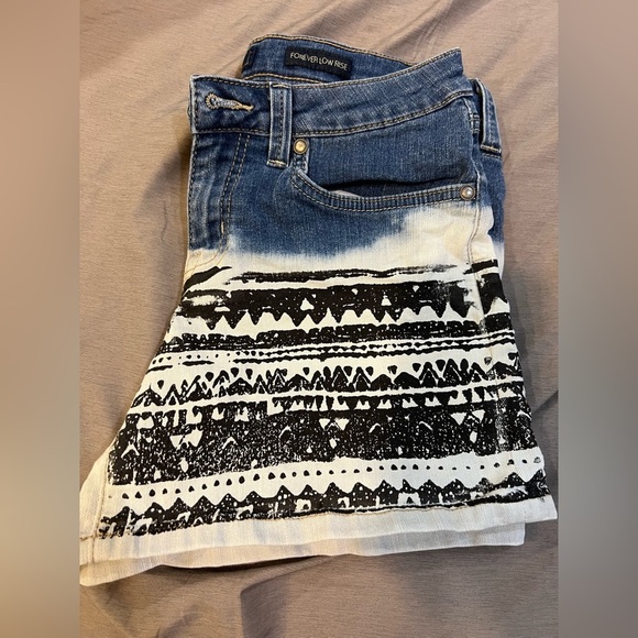 Jessica Simpson Forever Low Rise Jean Shorts Size 28 - Picture 7 of 7